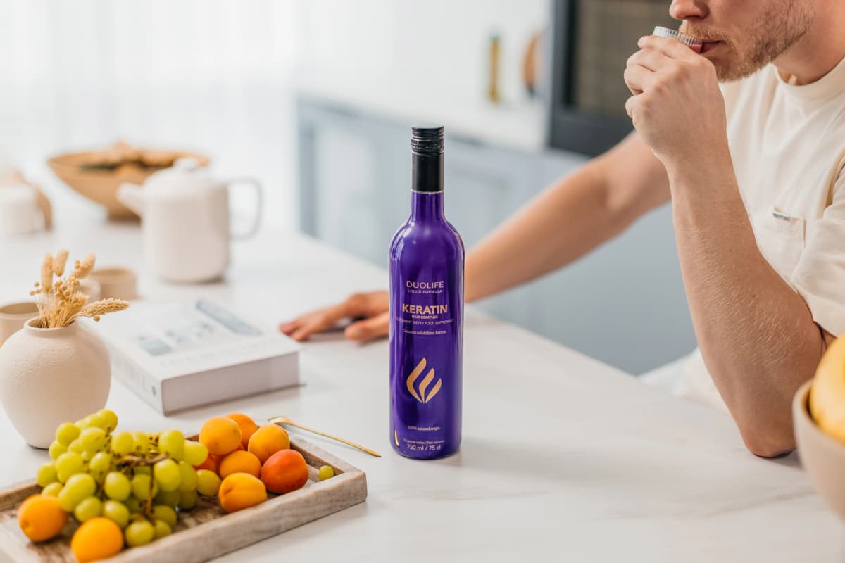 DuoLife Keratin – žena s produktom